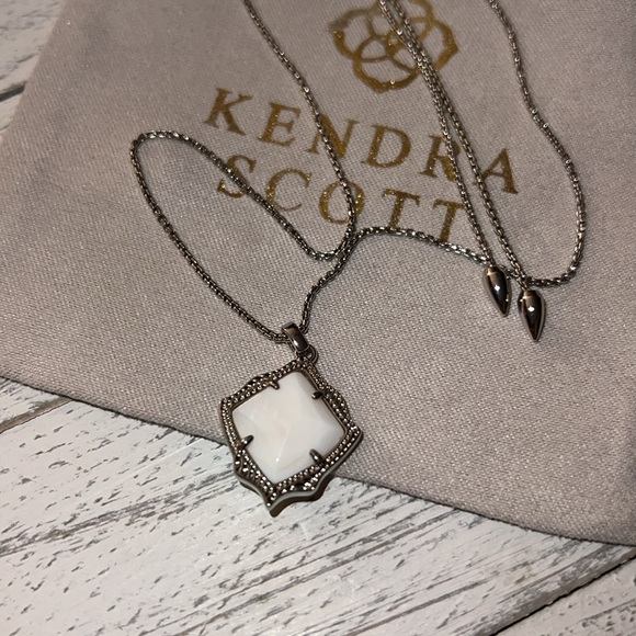Kendra Scott Kacey Long In White Ivory/ Silver Pendant
Necklace New - Picture 8 of 8